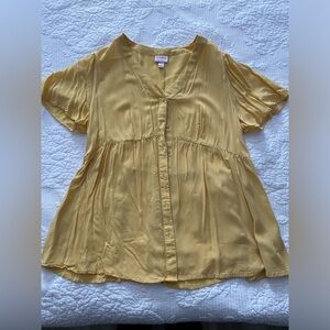Yellow maternity shirt
Used